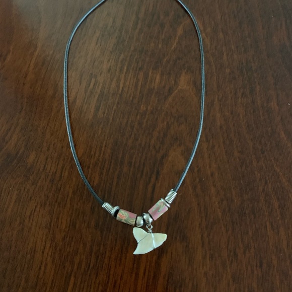 Necklace Shark Tooth - Picture 3 of 5